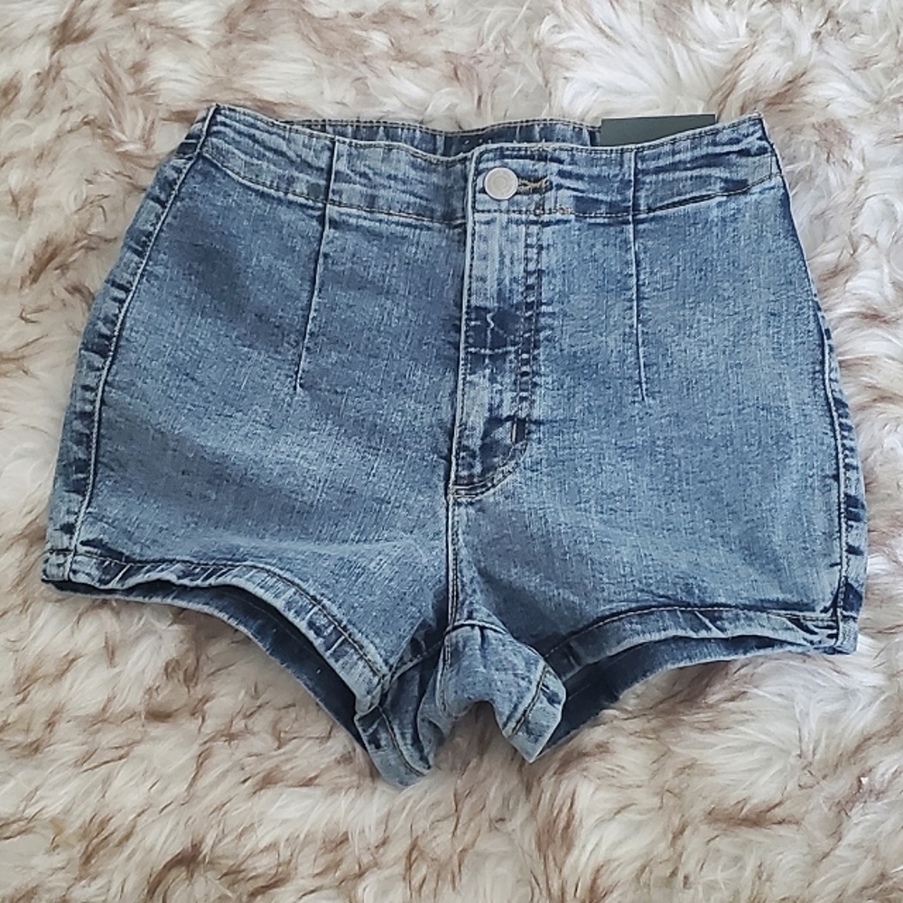 Blue High Waist Bum Shorts JEANS. 🌴